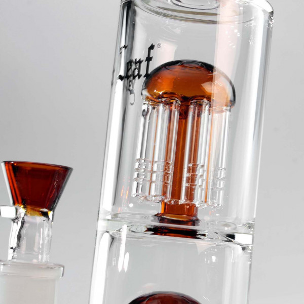 Der Baumperkolator der Borosilikatglas hat 6-arm und die Farbe Amber schmückt den Stamm und Krone.