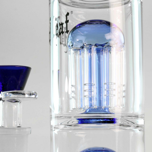 Das Black Leaf Logo schmückt die letzte Kammer des Baumperkolator. Damit der Kopf nicht weg rollt hat er eine großen Rollstop der sich gut eignet für einen perfekten Hit.